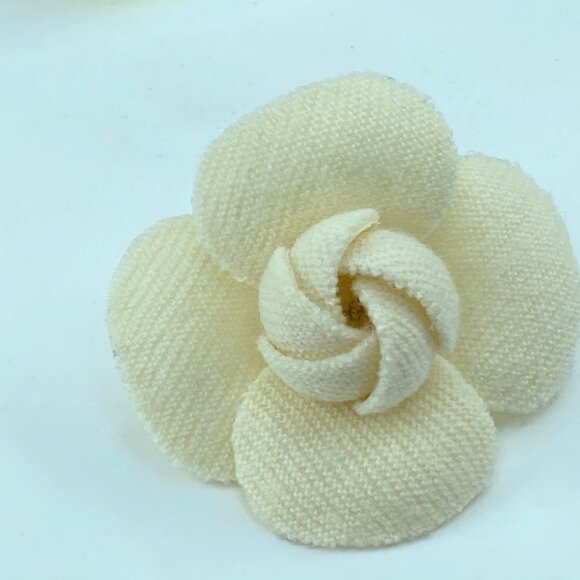 Authentic Chanel Cosage Camellia cloth white cremey ladies brooch 3 1/8" GS172 - Picture 8 of 8